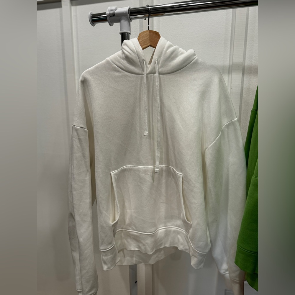 Zara all white hoodie. No stains no rips. Purchased 2024. Size L. *Not oversized